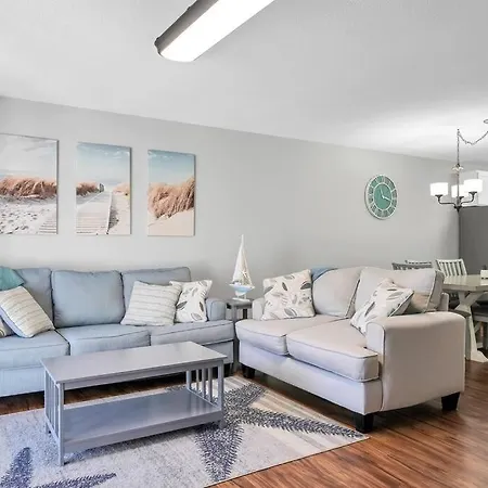 Updated Townhome W/Pool, Walk To The Beach